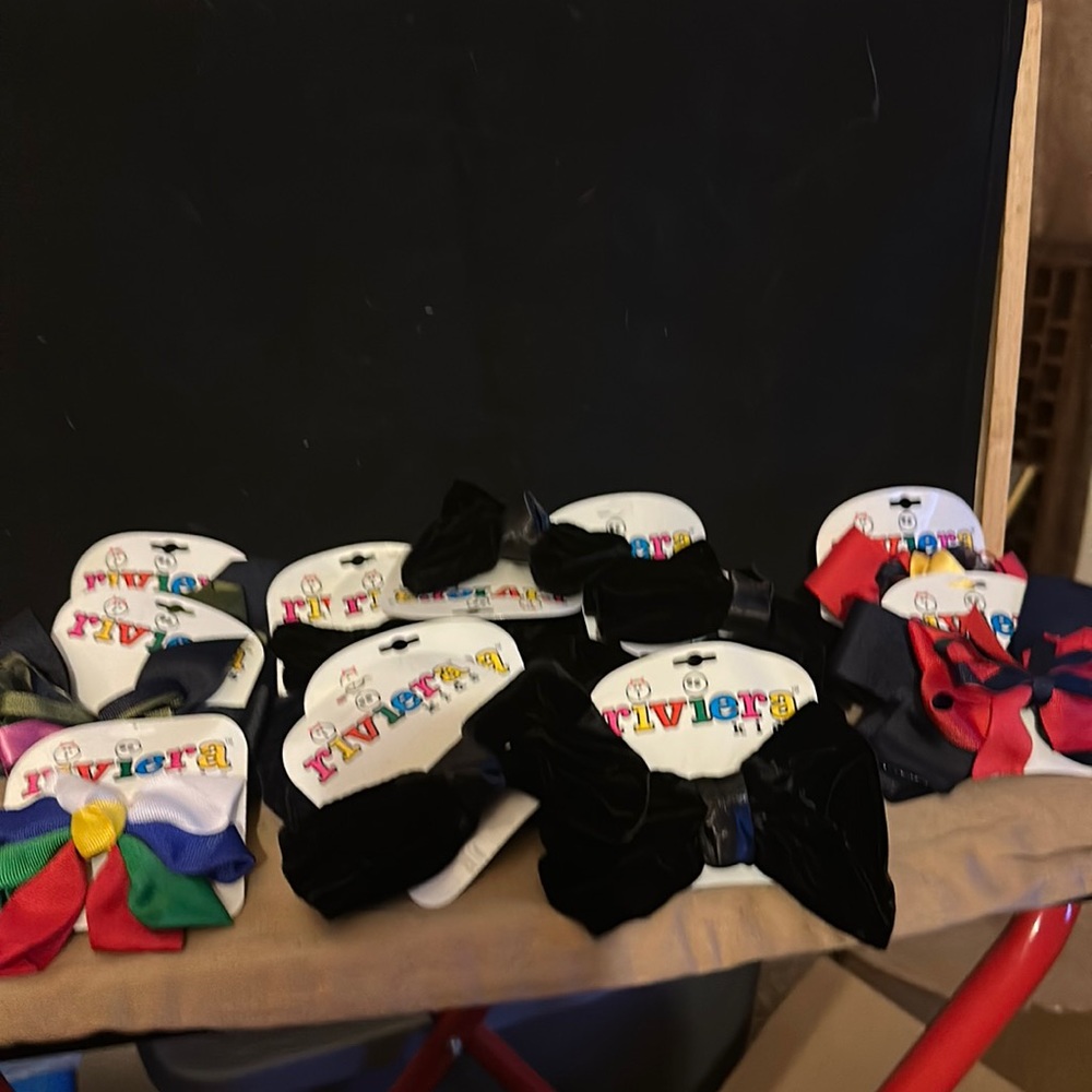 Lot - 3 hair accessories